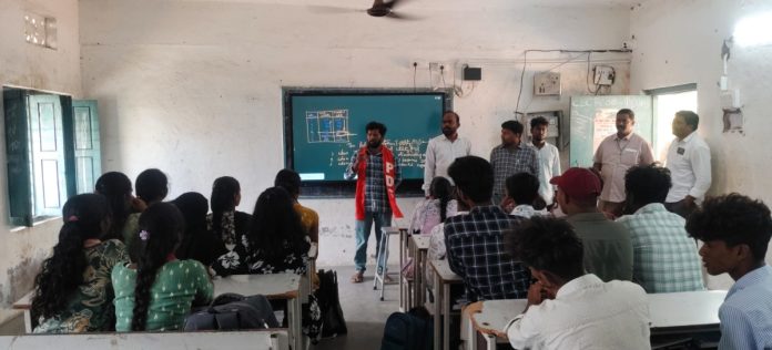 స్కాలర్షిప్, ఫీజు రియాంబర్స్ వెంటనే విడుదల చేయాలి