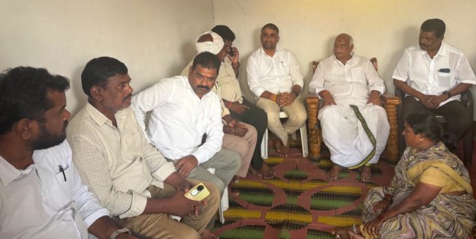 మృతుల కుటుంబ సభ్యులను పరామర్శించిన ఎమ్మెల్యే