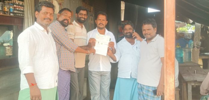 బాధితునికి సీఎంఆర్ఎఫ్ చెక్కు అందజేత