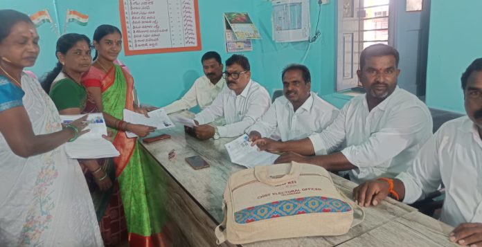 సర్ ఎన్యుమరేషన్ ప్రక్రియను పరిశీలించిన మార్కెట్ కమిటీ చైర్మన్