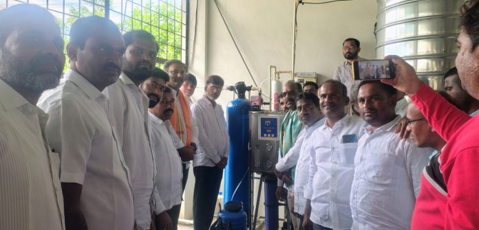 ప్రభుత్వ పాఠశాలలో వాటర్ ప్లాంట్ ప్రారంభం