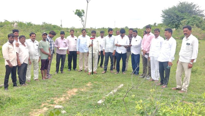లక్ష్మిదేవిపల్లి రిజర్వాయర్ కు వెళ్ళే కాలువకు భూ సర్వే