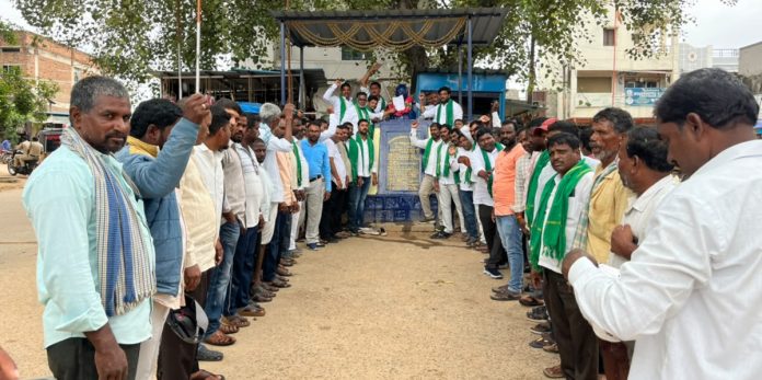 Padayatra by Palamuru-Rangareddy Project Displaced Persons