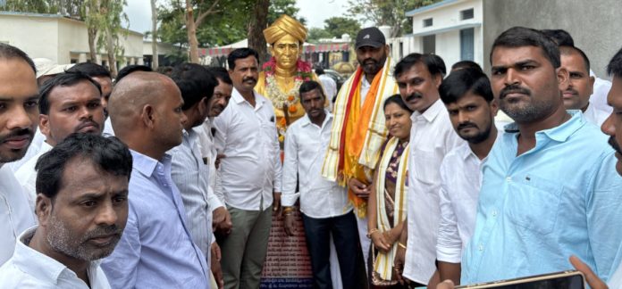 మహనీయుల విగ్రహాలను ఆవిష్కరించిన ఎమ్మెల్యే అనిరుధ్ రెడ్డి