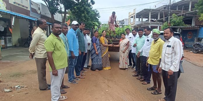 నాటిన ప్రతి మొక్కను సంరక్షించాలి