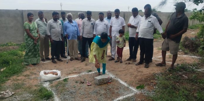 మహిళ సంఘ భవనానికి శంకుస్థాపన