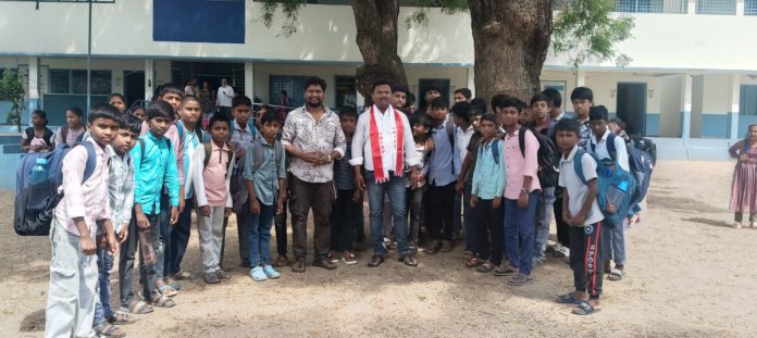 The move to consolidate government schools must be abandoned.