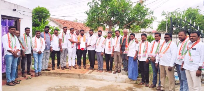పార్టీ బలోపేతానికి సమిష్టిగా పని చేయాలి