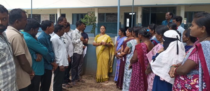 పాఠశాల తరలింపు విరమించుకోవాలి