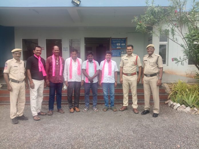 ఆత్మకూరులో బీఆర్ఎస్ నేతల అరెస్ట్..