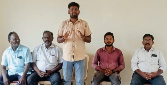 సింగరేణిలో స్థానికులకు ఉద్యోగాలివ్వాలి..