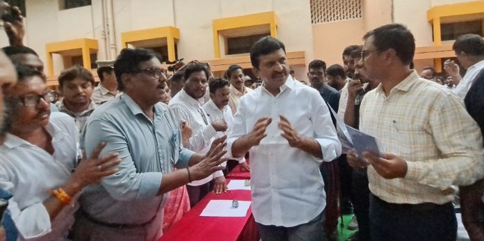 జర్నలిస్టుల అక్రిడిటేషన్ సమస్యను పరిష్కరిస్తాం