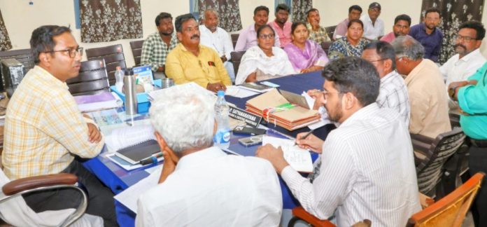 భూ రీ-సర్వేలో అలసత్వానికి తావులేదు: కలెక్టర్