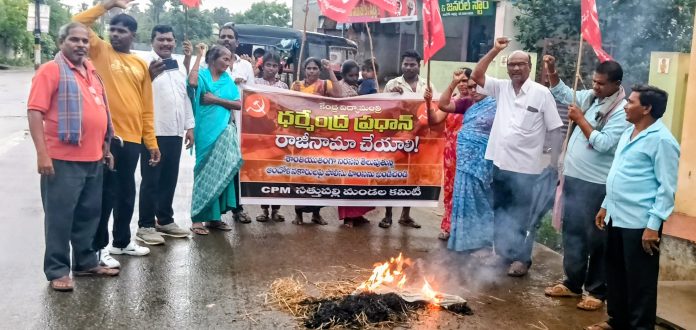 ఢిల్లీలో విద్యార్థులపై పోలీసుల దౌర్జన్యం అమానుషం