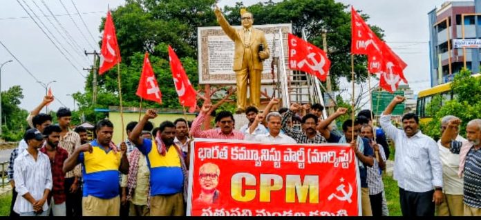 నీట్ పేపర్ లీకేజీకి బాధ్యత వహిస్తూ కేంద్ర మంత్రి రాజీనామా చేయాలి