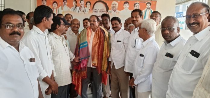 ఎండుతున్న పంటలకు గోదావరి జలాలతో జీవం పోసిన మంత్రి తుమ్మల