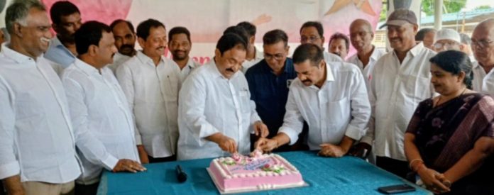 'KTR's' birthday celebrated grandly in Sathupally.