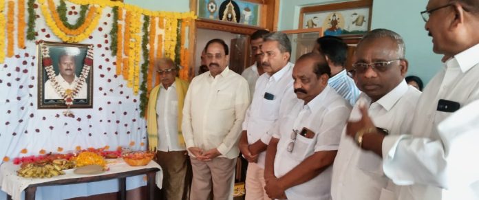 Minister Tummala pays tribute to Koppula Chennarao.