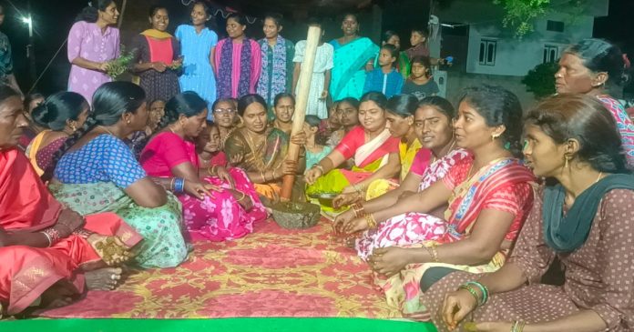 తోటపల్లిలో ఘనంగా గోరింటాకు వేడుకలు