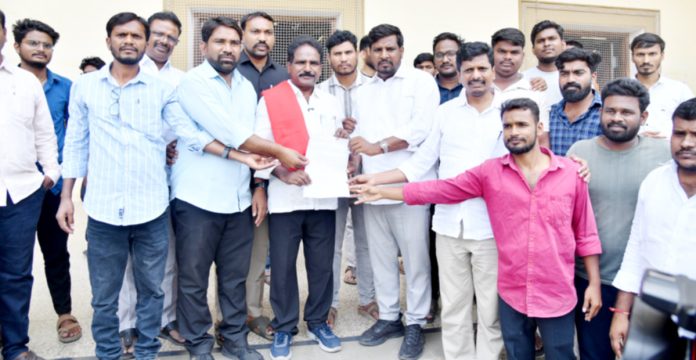 Unemployment guarantees should be implemented.