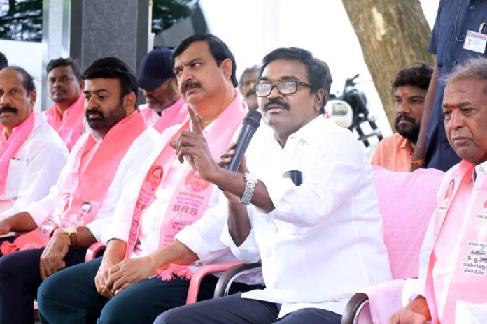 ఒక్క కన్నుతో ఎంతో చేశా..ఆరు కండ్లతో ఏమి చేశారు?