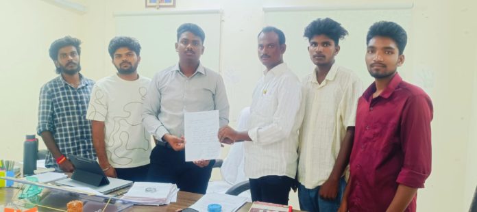పరకాల పట్టణ సమస్యలను పరిష్కరించాలి: సీపీఐ(ఎం)