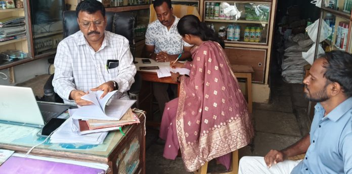 ఫర్టిలైజర్ దుకాణాల్లో ఆకస్మిక తనిఖీలు