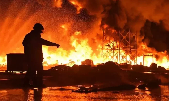 ప్లాస్టిక్ గోదాంలో భారీ అగ్నిప్రమాదం