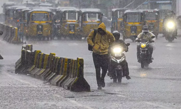 నేడు ఈ జిల్లాల్లో భారీ వర్షాలు..!