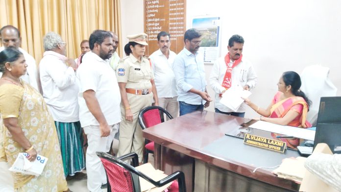 ప్రభుత్వ పాఠశాలల్లో మౌలిక వసతులు కల్పించాలి
