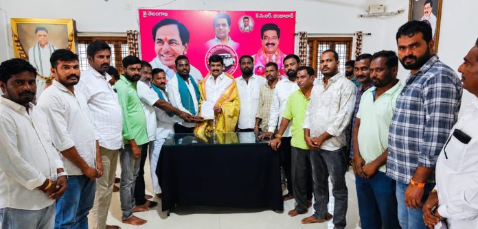 ఎమ్మెల్యే ప్రశాంత్ రెడ్డికి ఊర పండుగ ఆహ్వానం
