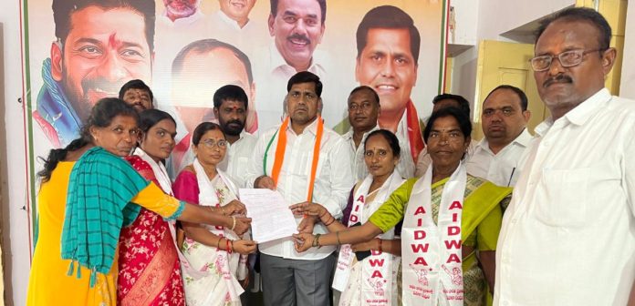 మహిళలకు 33 శాతం రిజర్వేషన్ తక్షణమే అమలు చేయాలి