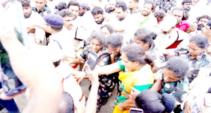 బొల్లిగూడంలో ఉద్రిక్తత