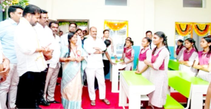 తరగతి గదుల్లో నేభవిష్యత్ నిర్మాణం