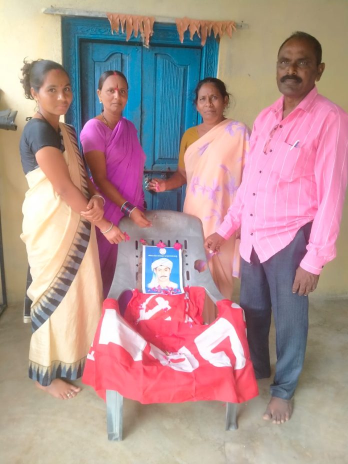 దొడ్డి కొమరయ్య ఆశయ సాధనకు కృషి చేయాలి