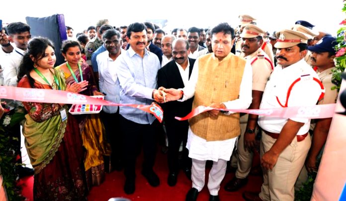 పారిశ్రామిక రంగంలో తెలంగాణ అగ్రగామిగా నిలవాలి