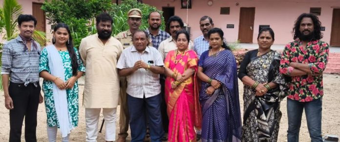 చారిత్రక క్షేత్రంలో ‘బహునిధి’ చిత్ర బృందం సందడి