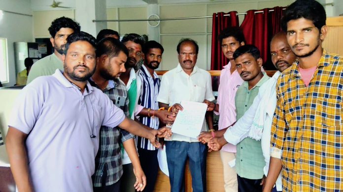 దళితులపై గ్రామ బహిష్కరణను రద్దు చేయాలి