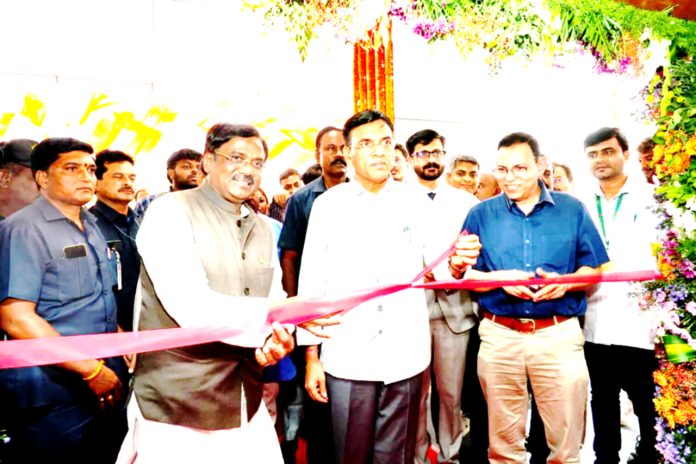 దేశానికి కార్మిక, యువశక్తే కీలకం