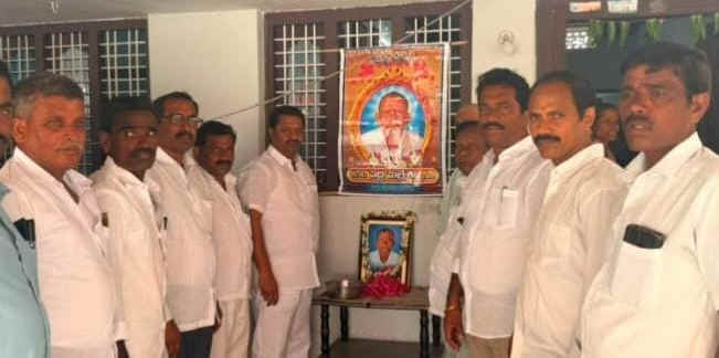 మృతుడి కుటుంబానికి మాజీ ఎమ్మెల్యే బిక్షమయ్యగౌడ్ పరామర్శ