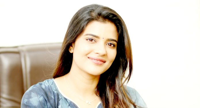 దామిని పాత్ర అలరిస్తుంది..