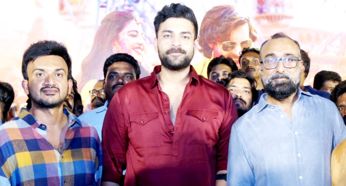 పక్కా మాస్ ఎలిమెంట్స్