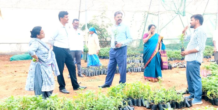 లక్ష కుటుంబాలే లక్ష్యం