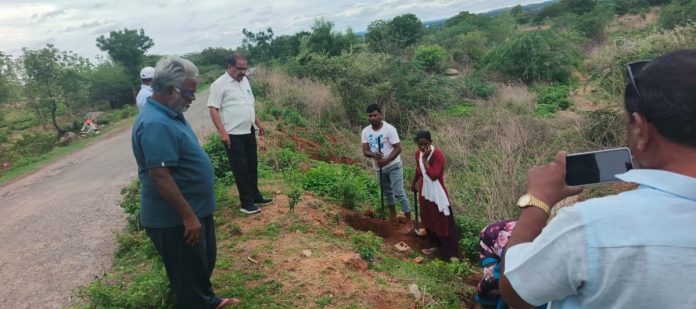 MPDO inspects pits for roadside plantation.