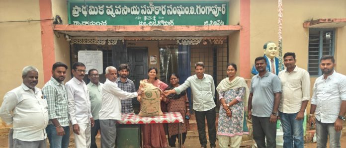 గంగాపూర్ లో రైతులకు విత్తనోత్పత్తిపై అవగాహన