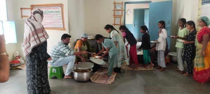 కేజీబీవీ పాఠశాలను ఆకస్మిక తనిఖీ