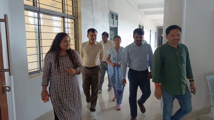 డైరీ టెక్నాలజీ కళాశాల సందర్శించిన 14వ వార్డు కౌన్సిలర్ రామ్ శెట్టి హర్షిత