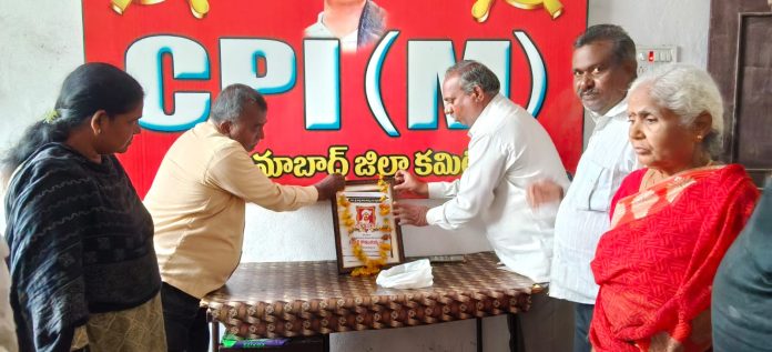 దొడ్డి కొమరయ్య స్ఫూర్తితో ప్రజా సమస్యలపై పోరాడటమే నిజమైన నివాళి : సీపీఐ(ఎం)