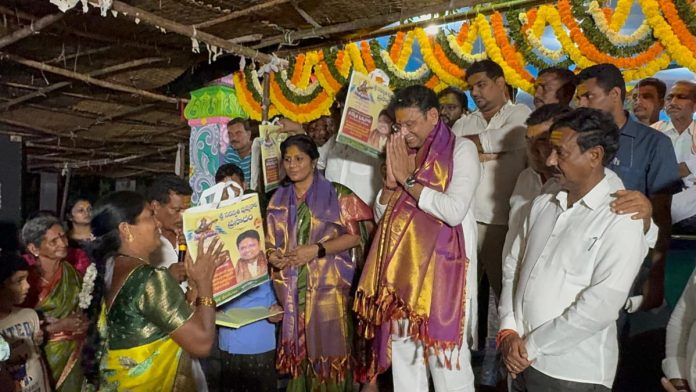 రేణుక ఎల్లమ్మ తల్లిని దర్శించుకున్న మంత్రి శ్రీధర్ బాబు