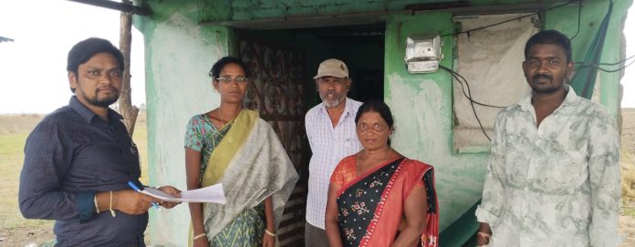 జాతీయ కుటుంబ ప్రయోజన పథకంపై సర్పంచ్, కార్యదర్శి విచారణ